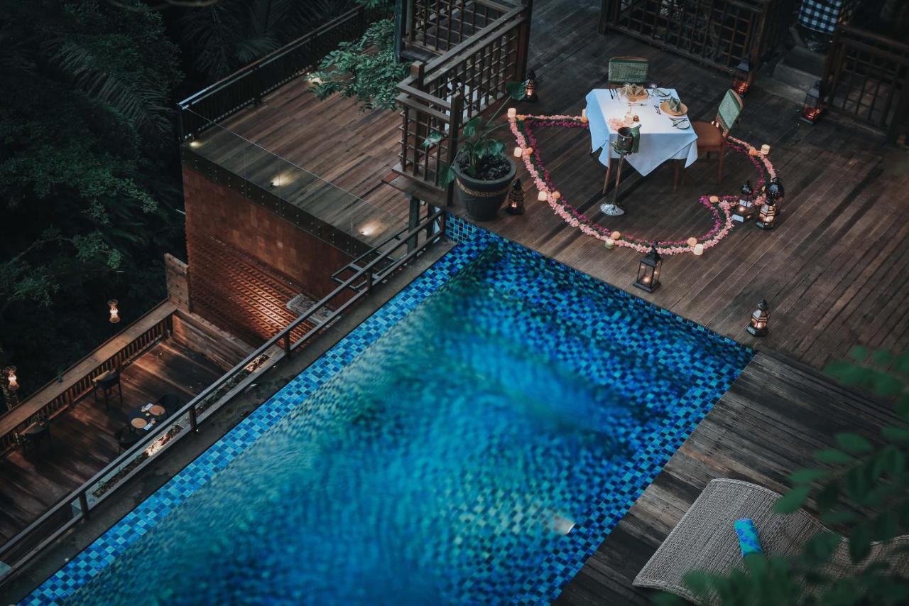 The Sebali Resort ウブド エクステリア 写真 The swimming pool at the hotel