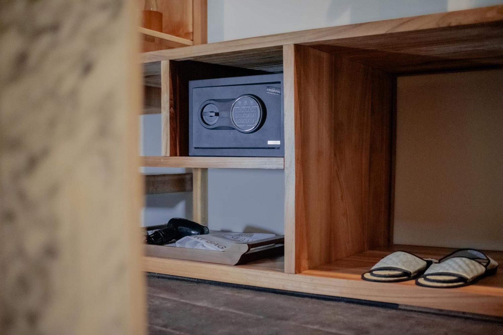 The Sebali Resort ウブド エクステリア 写真 A safe in a hotel room